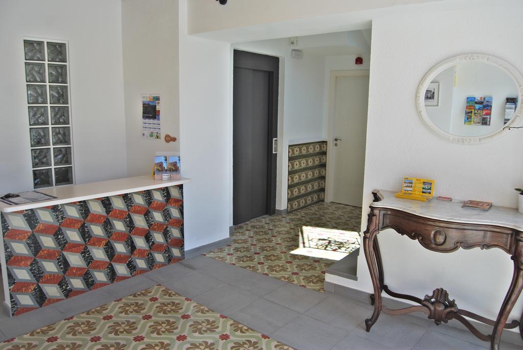 Apartaments Fonda Comerc Torroella De Montgri Exterior photo